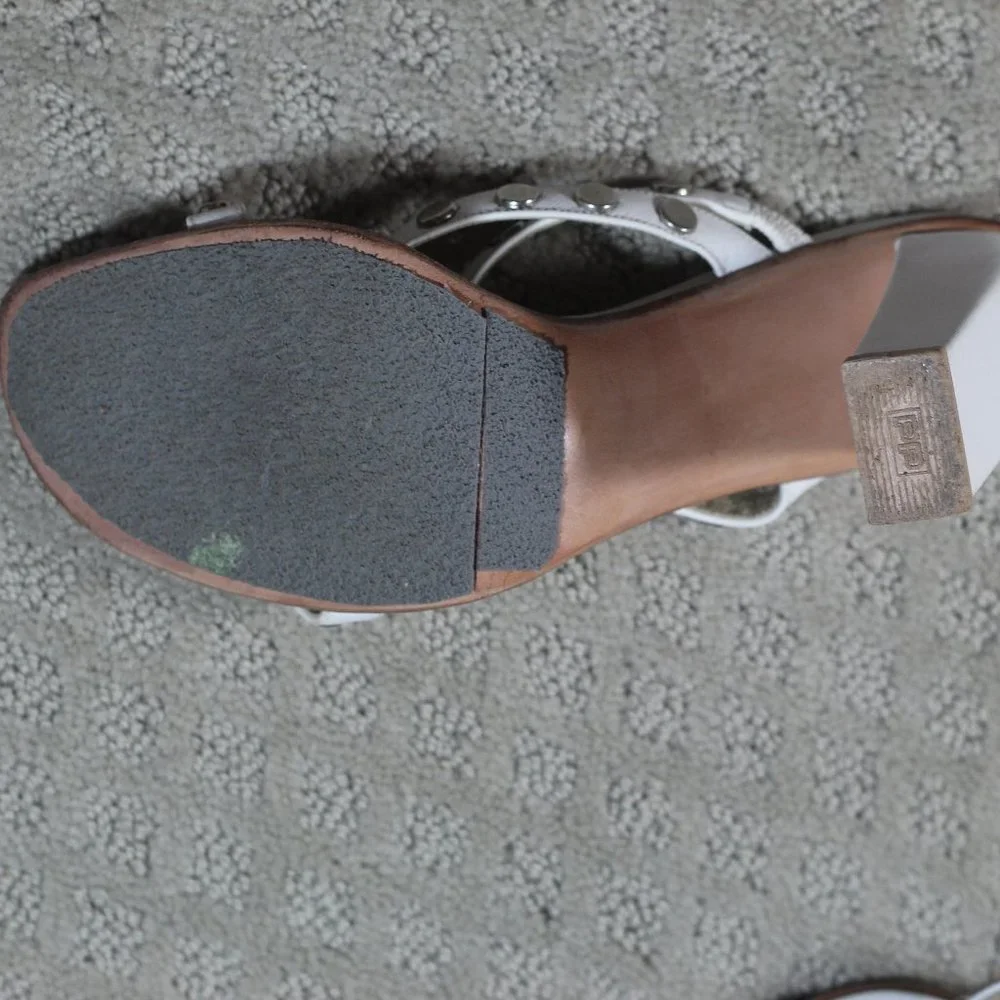 Maggio & Rosetto Size 7 White with Metal Bling Block Heels